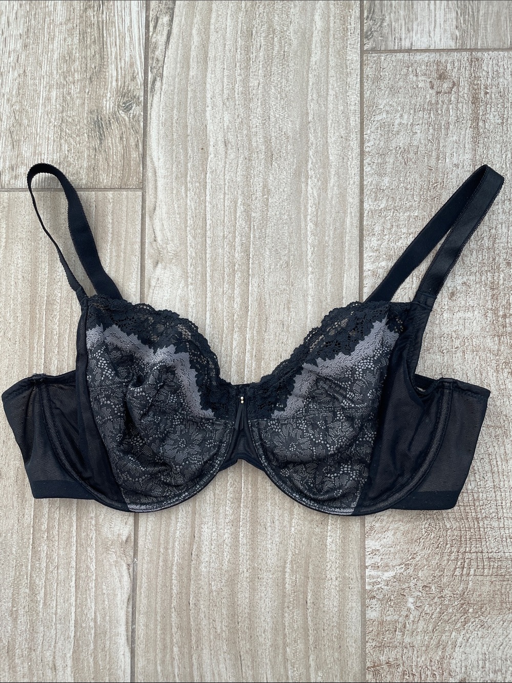 Wacoal black lace Basic Benefits bra, size 40DD, EUC